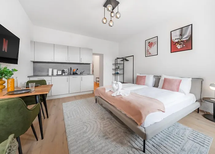 Stylish Near Stephansplatz, Kitchen, No Elevator Bécs
