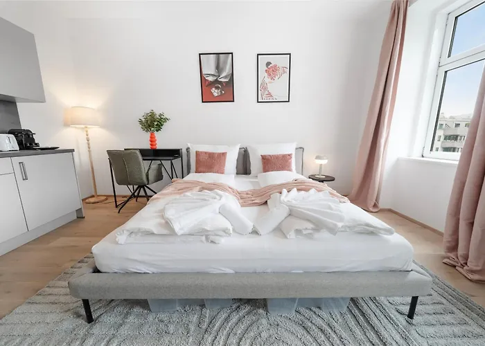 Stylish Near Stephansplatz, Kitchen, No Elevator Bécs